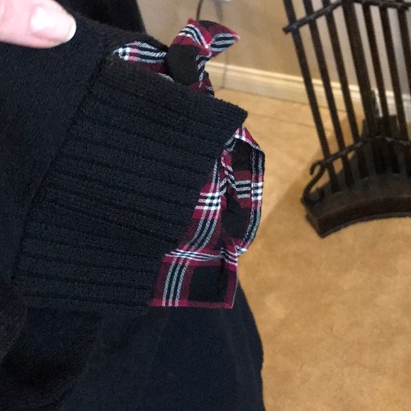 Loft Black light weight sweater from Loft - Picture 4 of 5